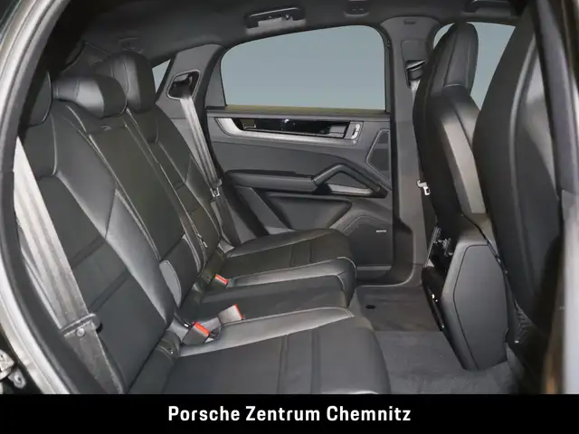 Porsche Cayenne view 8