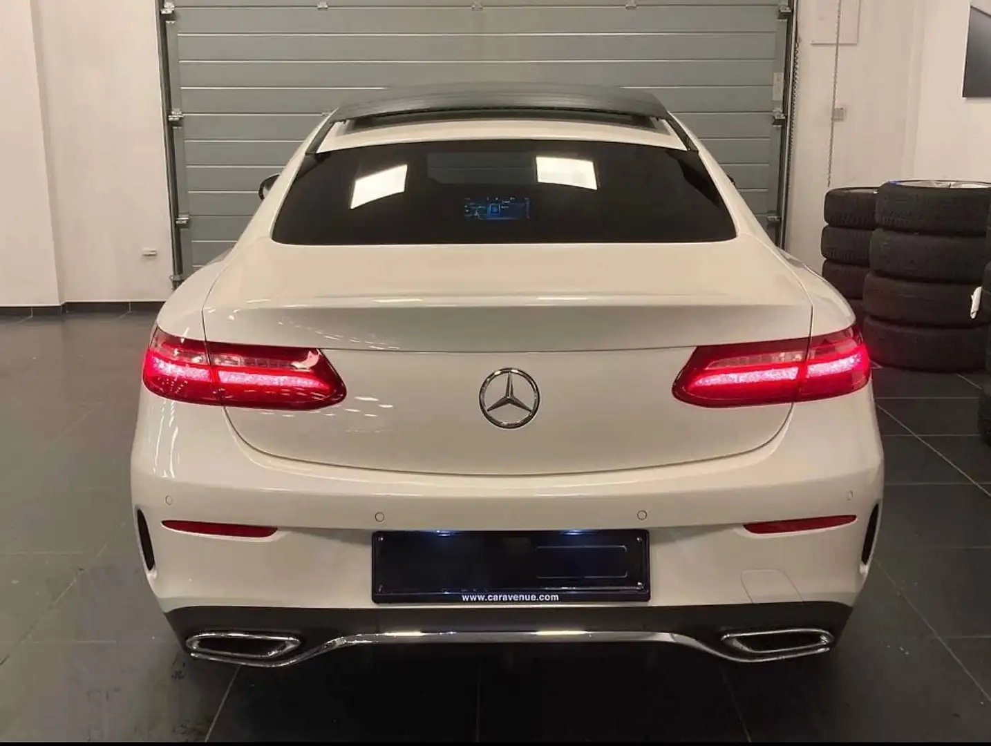 Mercedes-Benz E 220 d 4Matic Coupe 9G-TRONIC AMG Line Blanc - 2