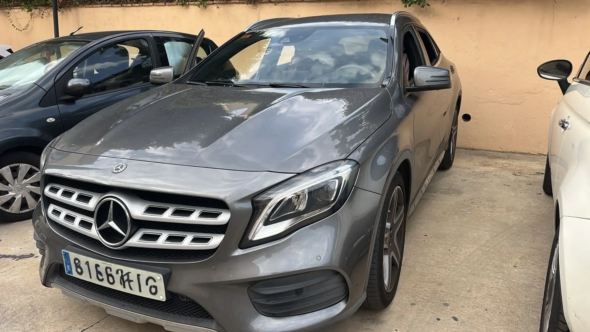 Mercedes-Benz GLA 200 7G-DCT AMG Line - 2