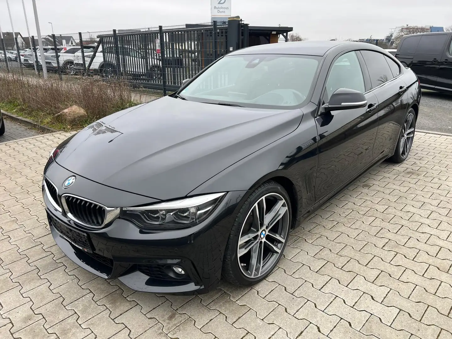 BMW 420 d M Sport Shadow Line Aut. Navi Schwarz - 2