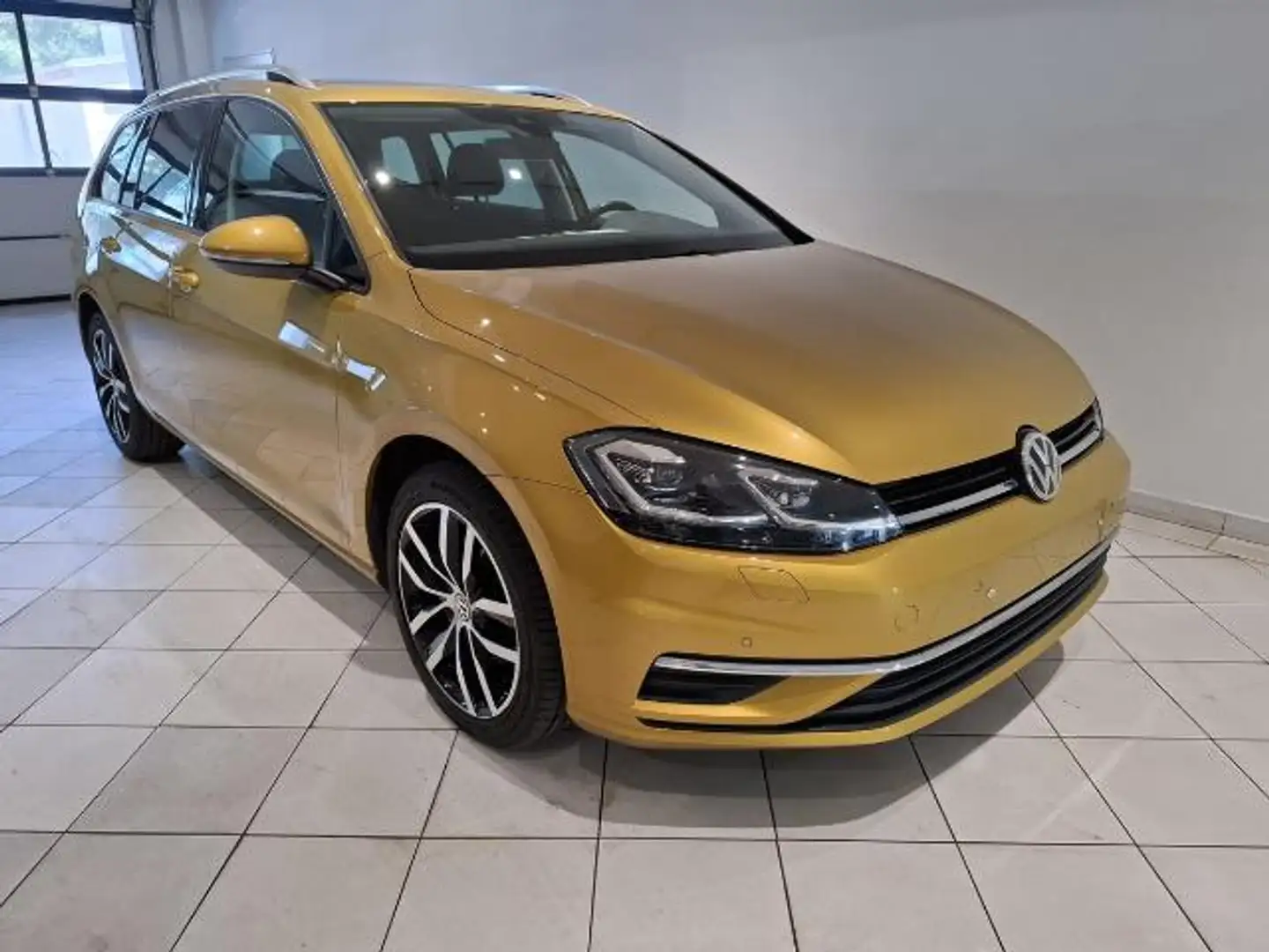 Volkswagen Golf 1.6TDI DSG AHK NAVI SHZ Standheizung Goud - 1