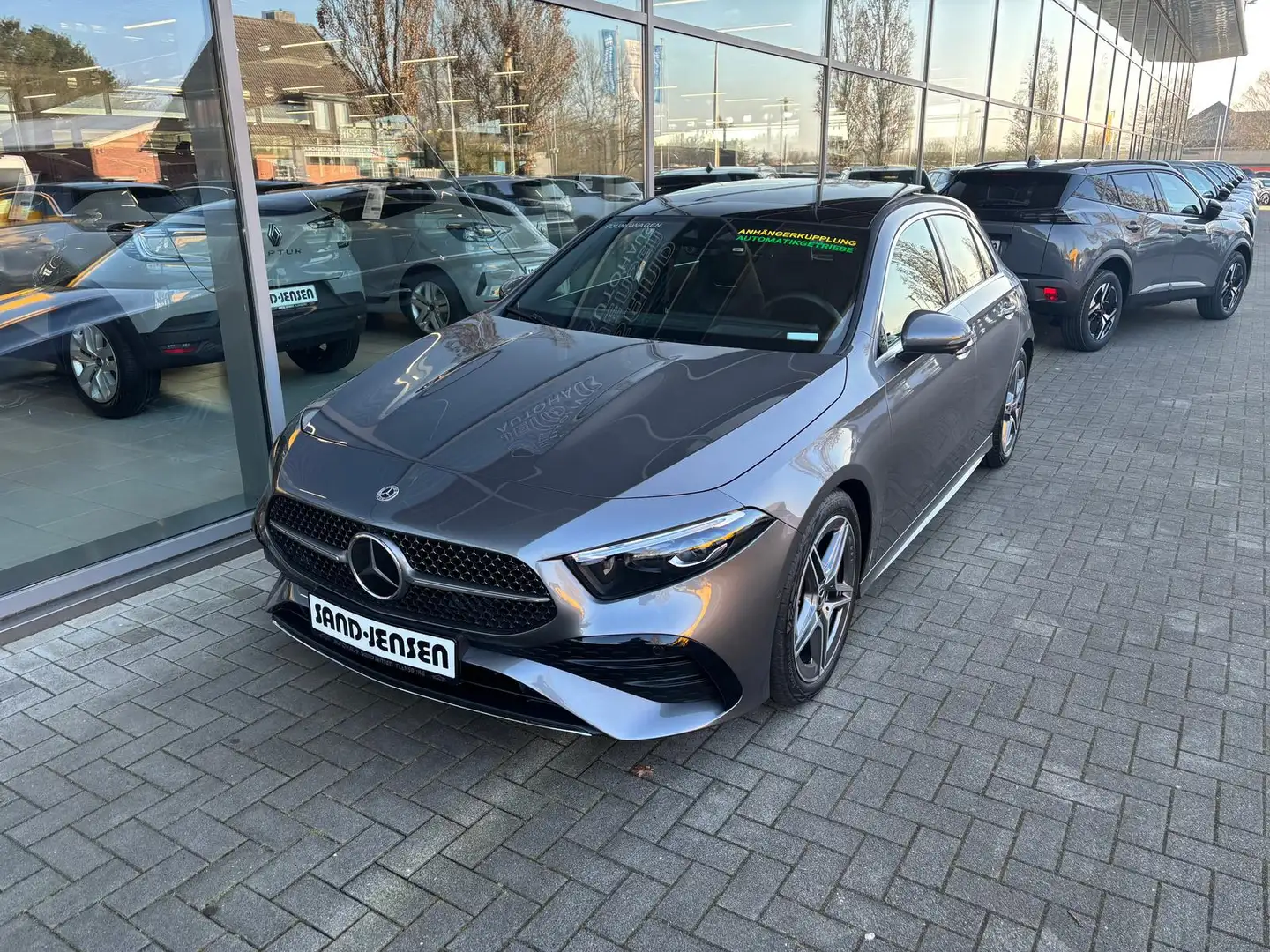 Mercedes-Benz A 200 AMG Line Premium Plus AHK HUD Distr Keyles Gris - 2