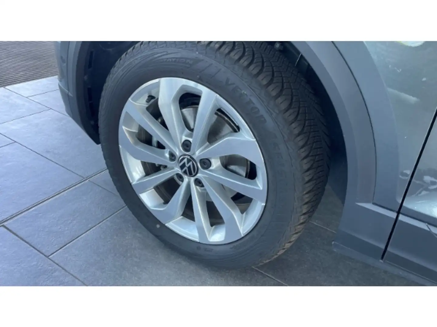 Volkswagen T-Roc Prime 1.5 TSI AHK Navi Keyless LED Kamera ACC Wint Grau - 2
