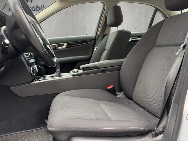 Mercedes-Benz C view 8