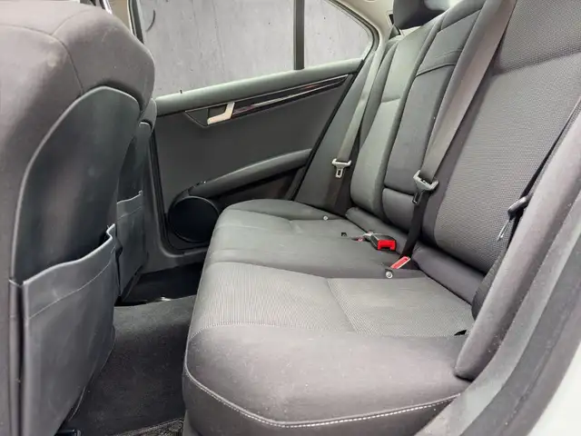 Mercedes-Benz C view 15
