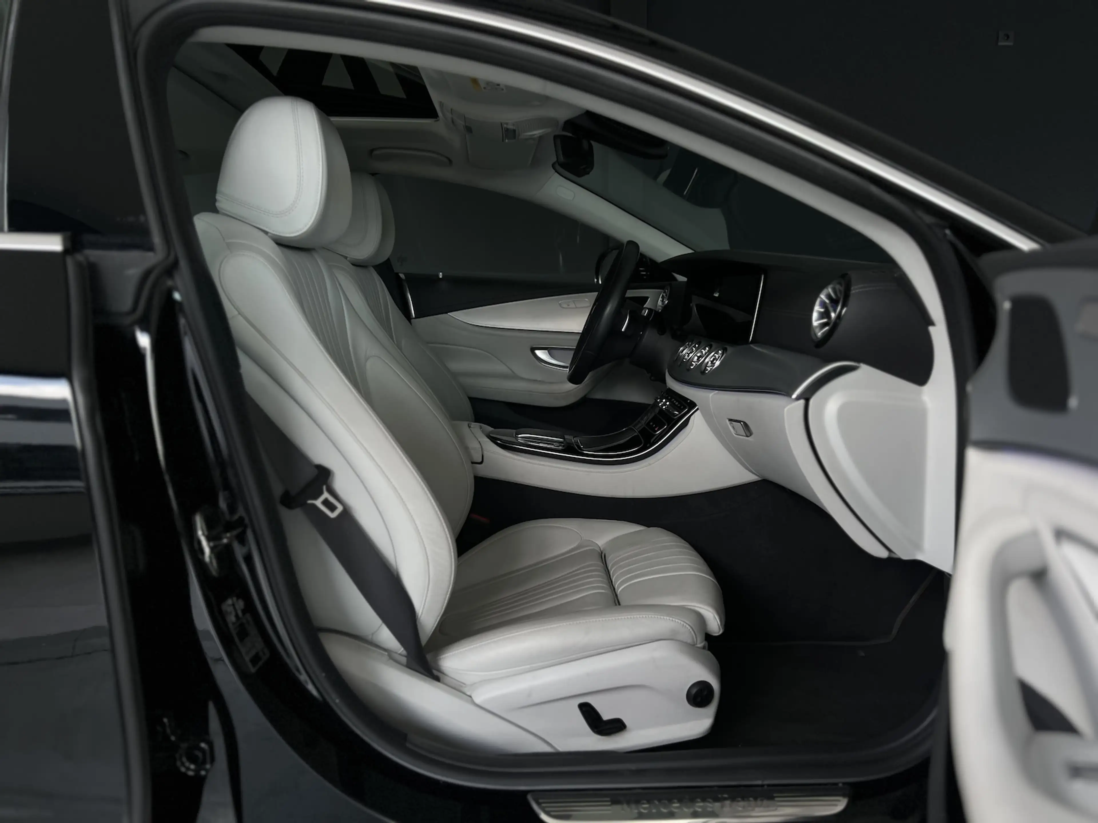 Mercedes-Benz CLS 220 d Avantgarde*WIDESCREEN*S-DACH*NAVI* — photo 14