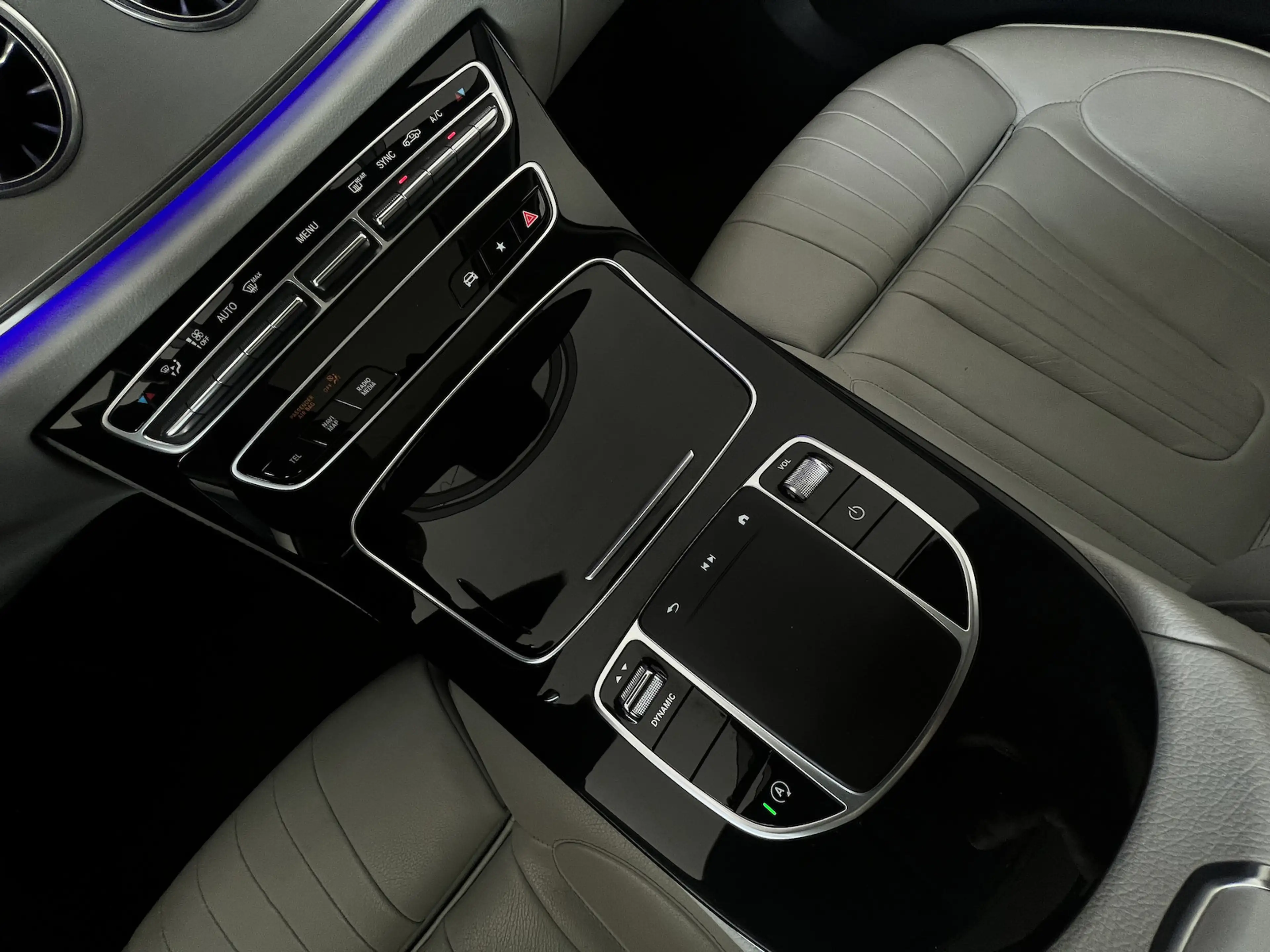 Mercedes-Benz CLS 220 d Avantgarde*WIDESCREEN*S-DACH*NAVI* — photo 19