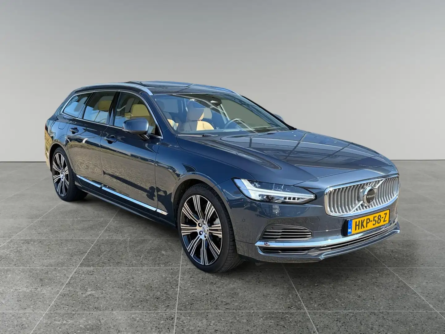 Volvo V90 2.0 T6 Plug-in hybrid AWD Ultra Bright | Luchtveri Blau - 2