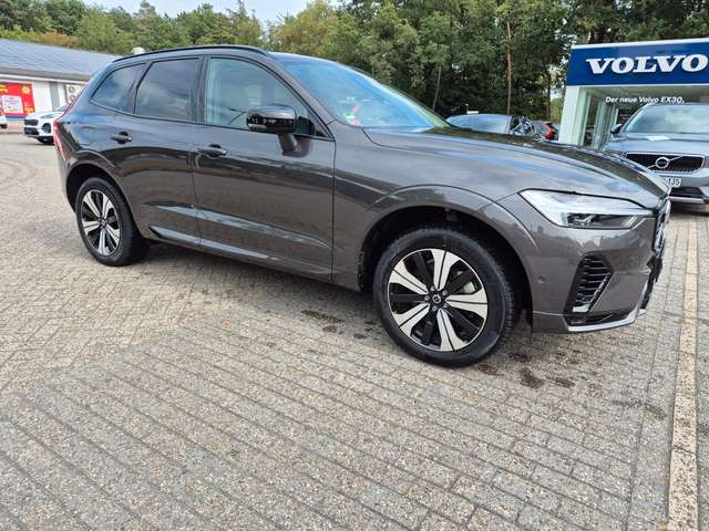 Imagine Volvo XC60 Plus Dark Recharge Plug-In Hybrid AWD