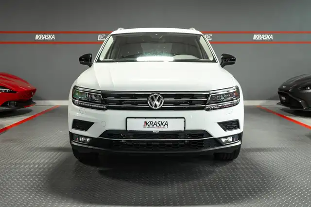 Volkswagen Tiguan view 4