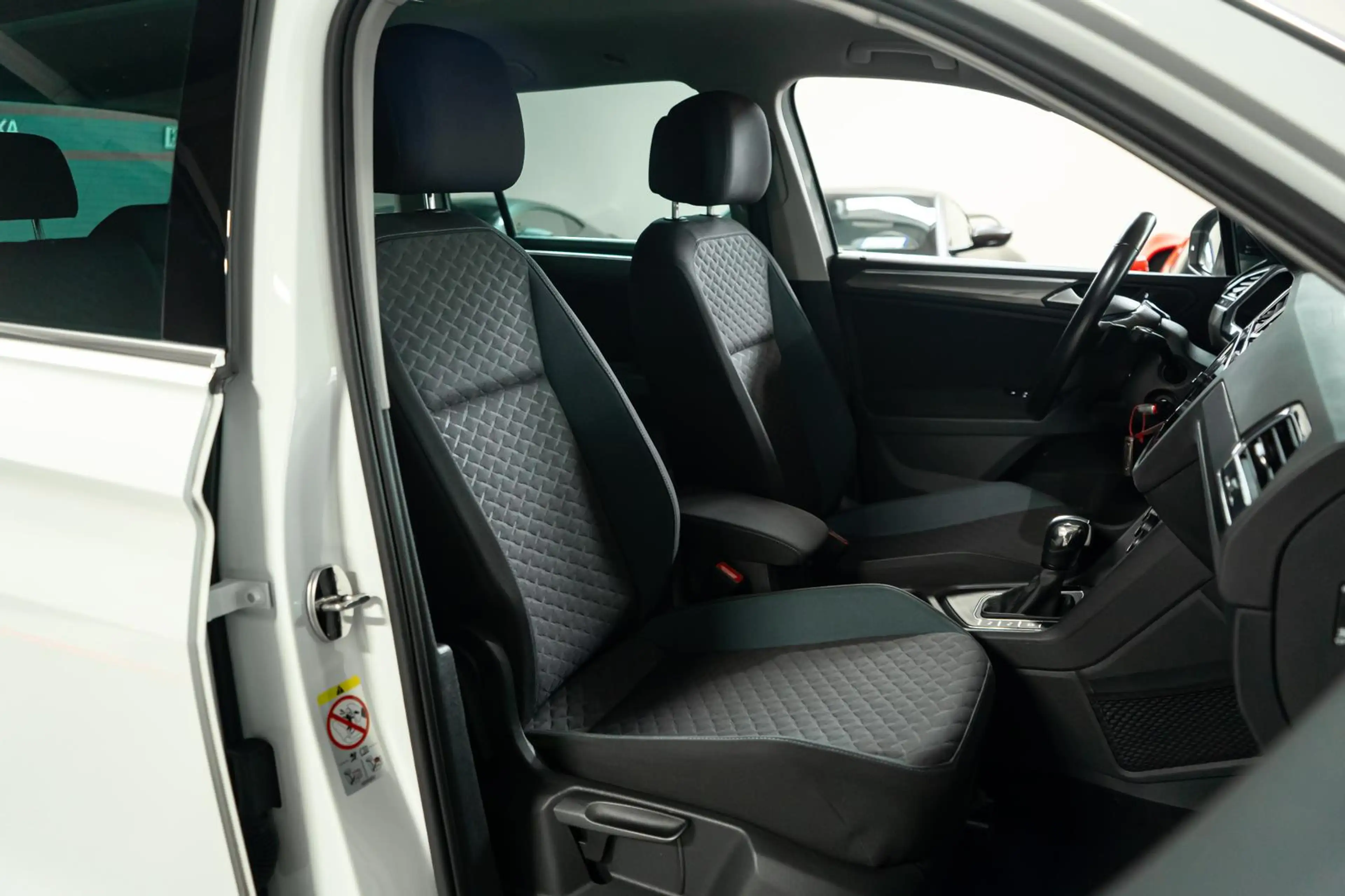Volkswagen Tiguan 1.5 TSI LED AHK RFK SHZ 18" APP IQ.DRIVE — photo 14