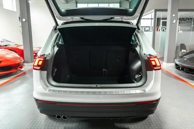 Volkswagen Tiguan view 8