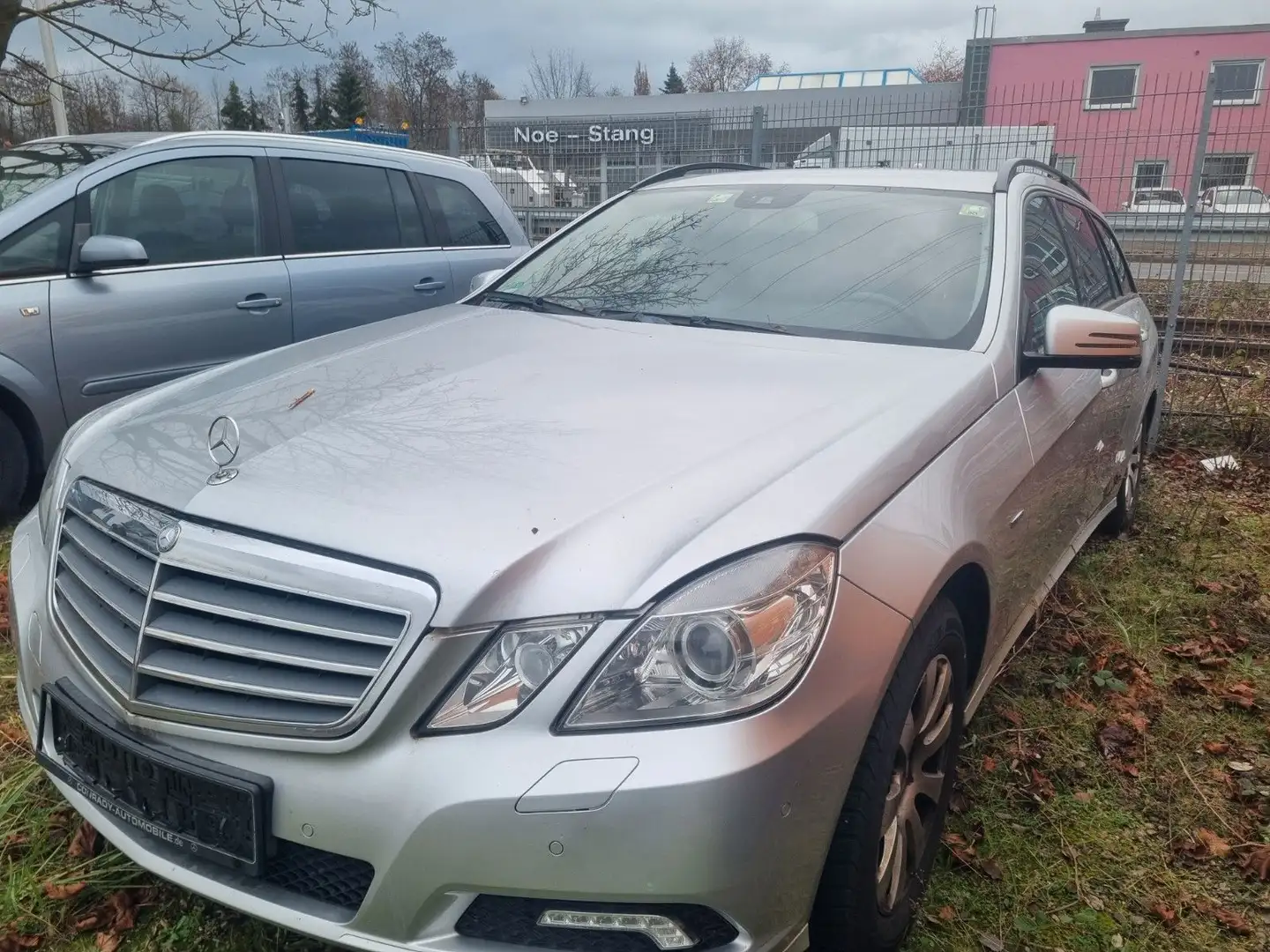 Mercedes-Benz E 200 E -Klasse T-Model CDI BlueEfficiency Silber - 2