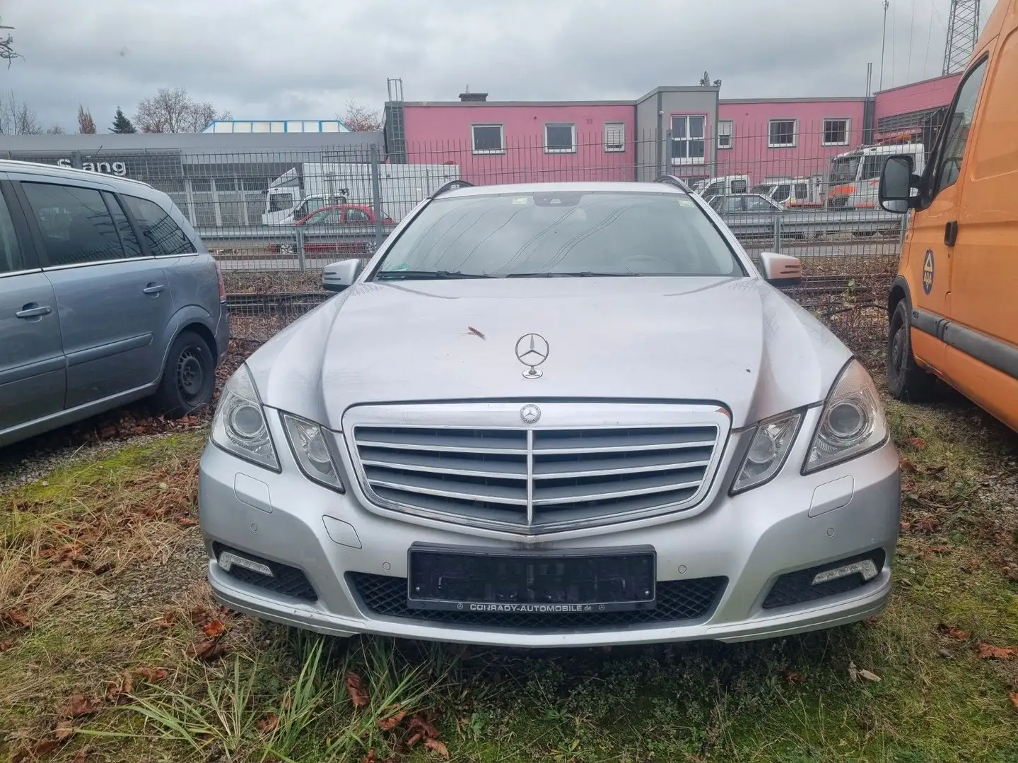Mercedes-Benz E 200 E -Klasse T-Model CDI BlueEfficiency Silber - 1