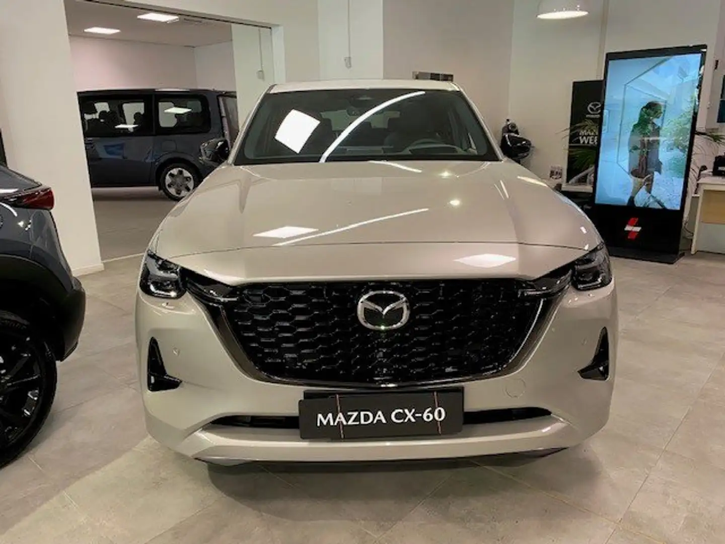 Mazda CX-60 3.3 249 CV AWD HOMURA PLUS Stříbrná - 2
