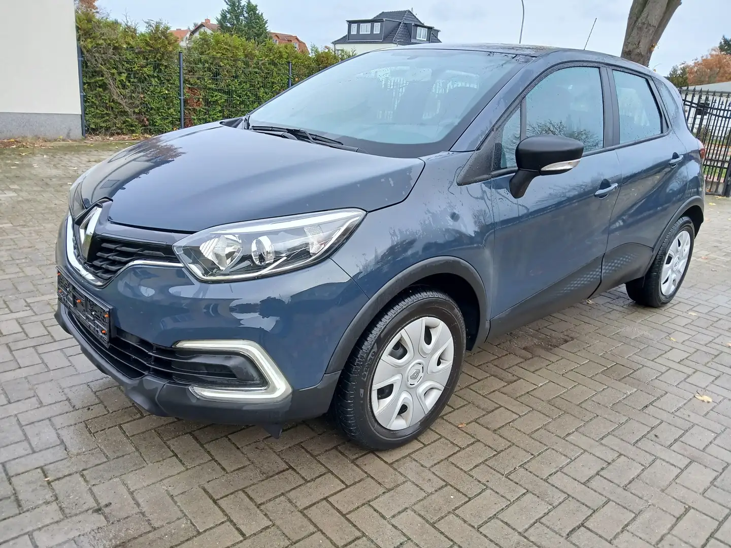 Renault Captur (ENERGY) TCe 90 LIMITED AHK Klima Euro6 Grau - 1