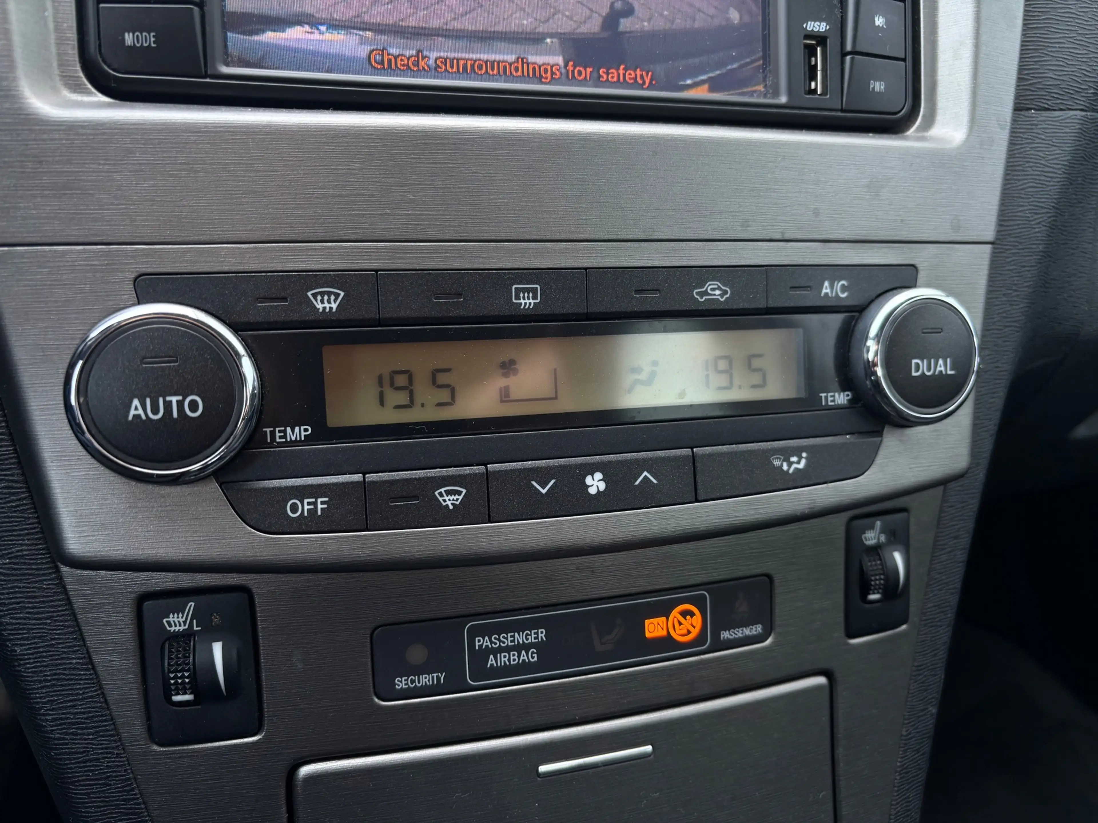 Toyota Avensis 1.8 VVTi Business — photo 13