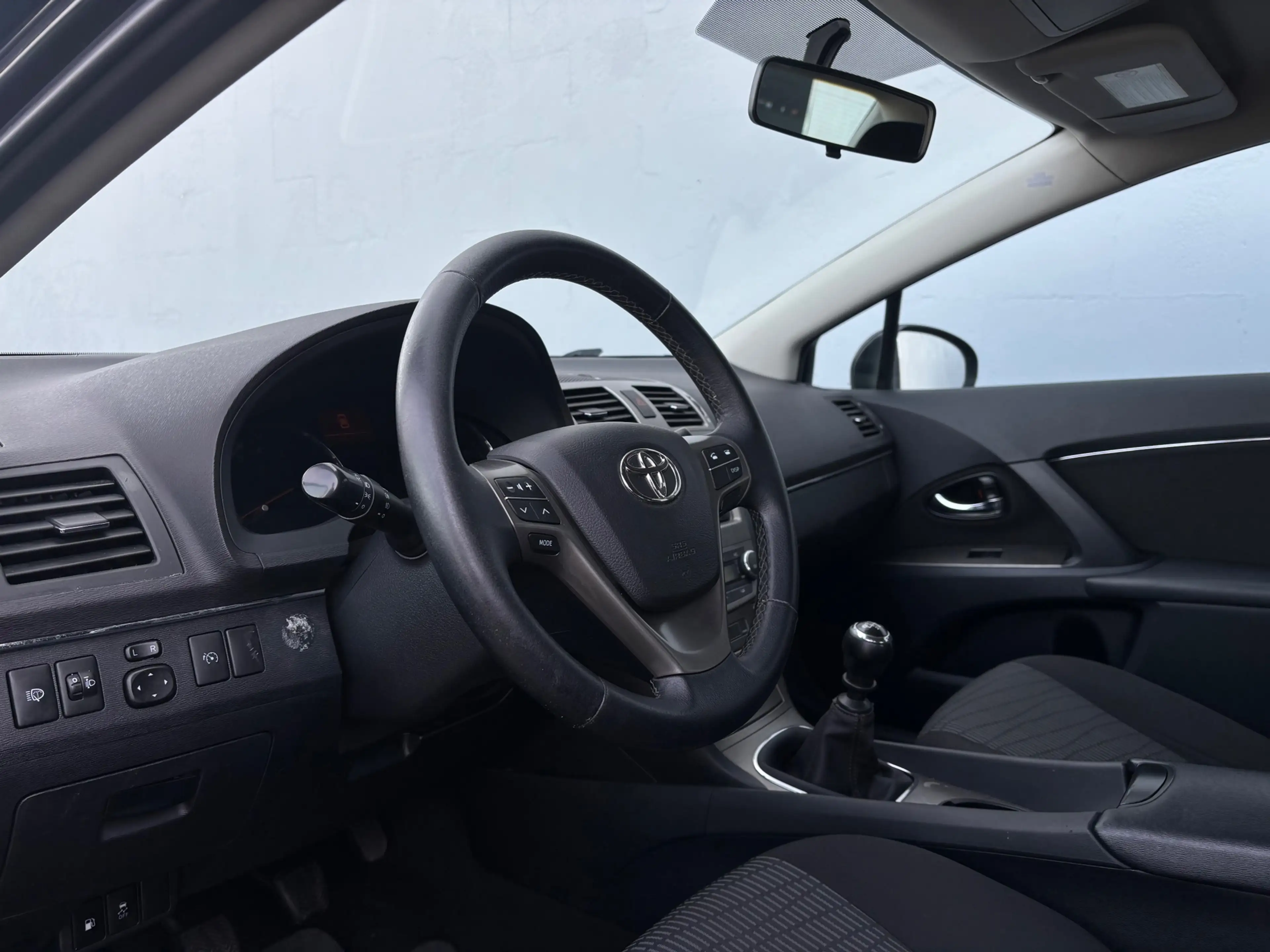 Toyota Avensis 1.8 VVTi Business — photo 10