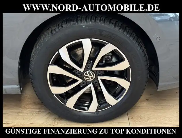 Volkswagen Golf view 13