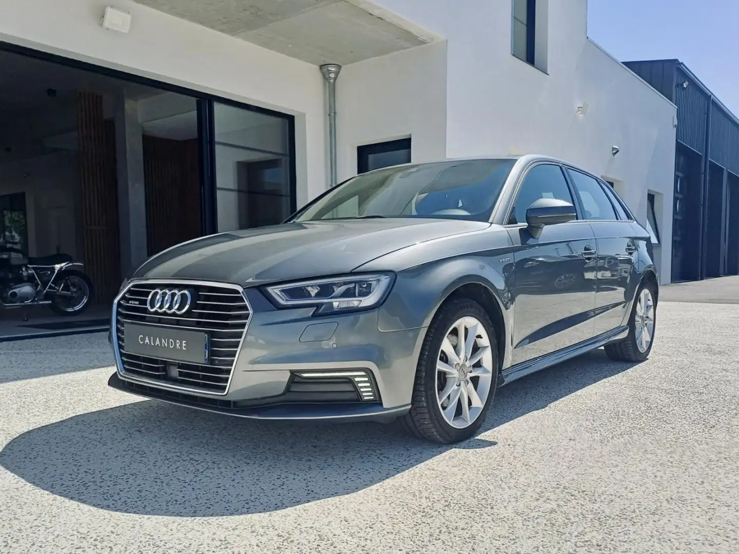 Audi A3 Sportback 1.4 TFSI e-tron 204 S Tronic 6 Design Grijs - 1