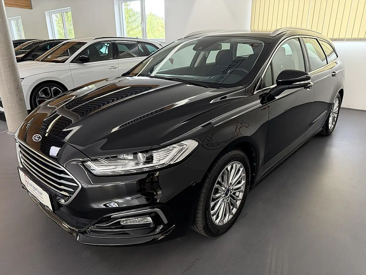 Ford Mondeo Traveller Titanium 2,0TDCi *LED*NAVI*ACC*AHK*Vi... Schwarz - 2