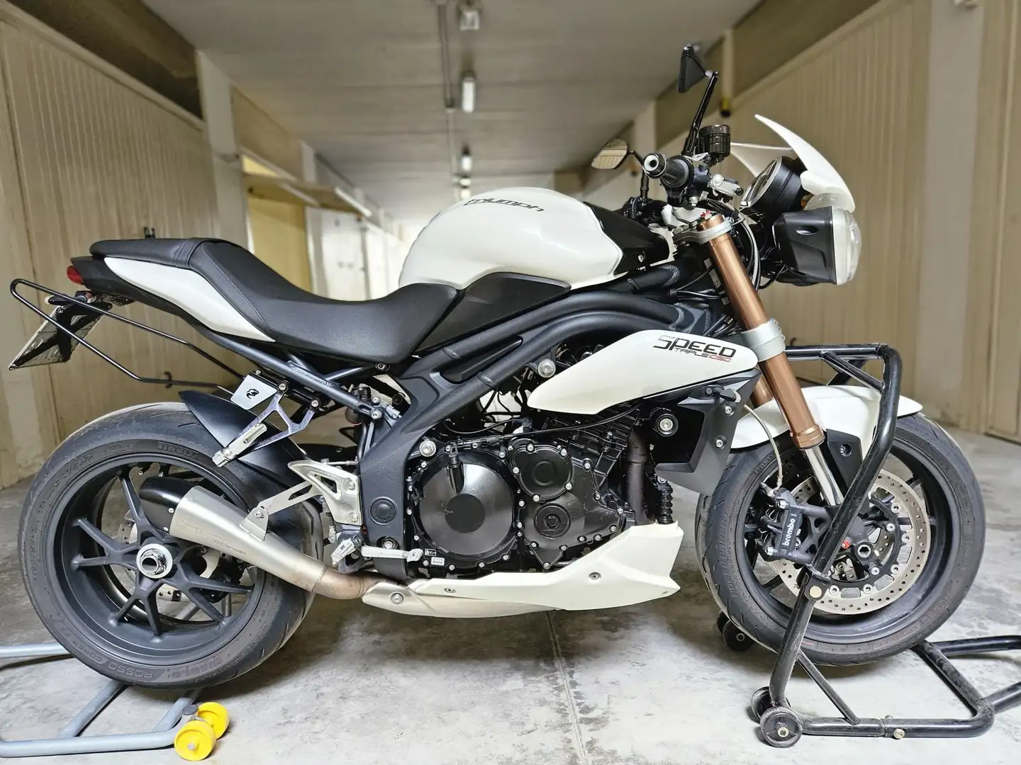 Triumph Speed Triple 1050 Alb - 1