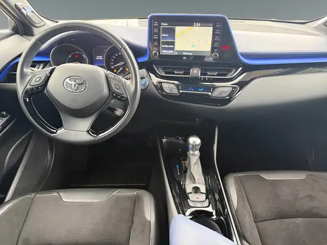 Toyota C-HR view 11