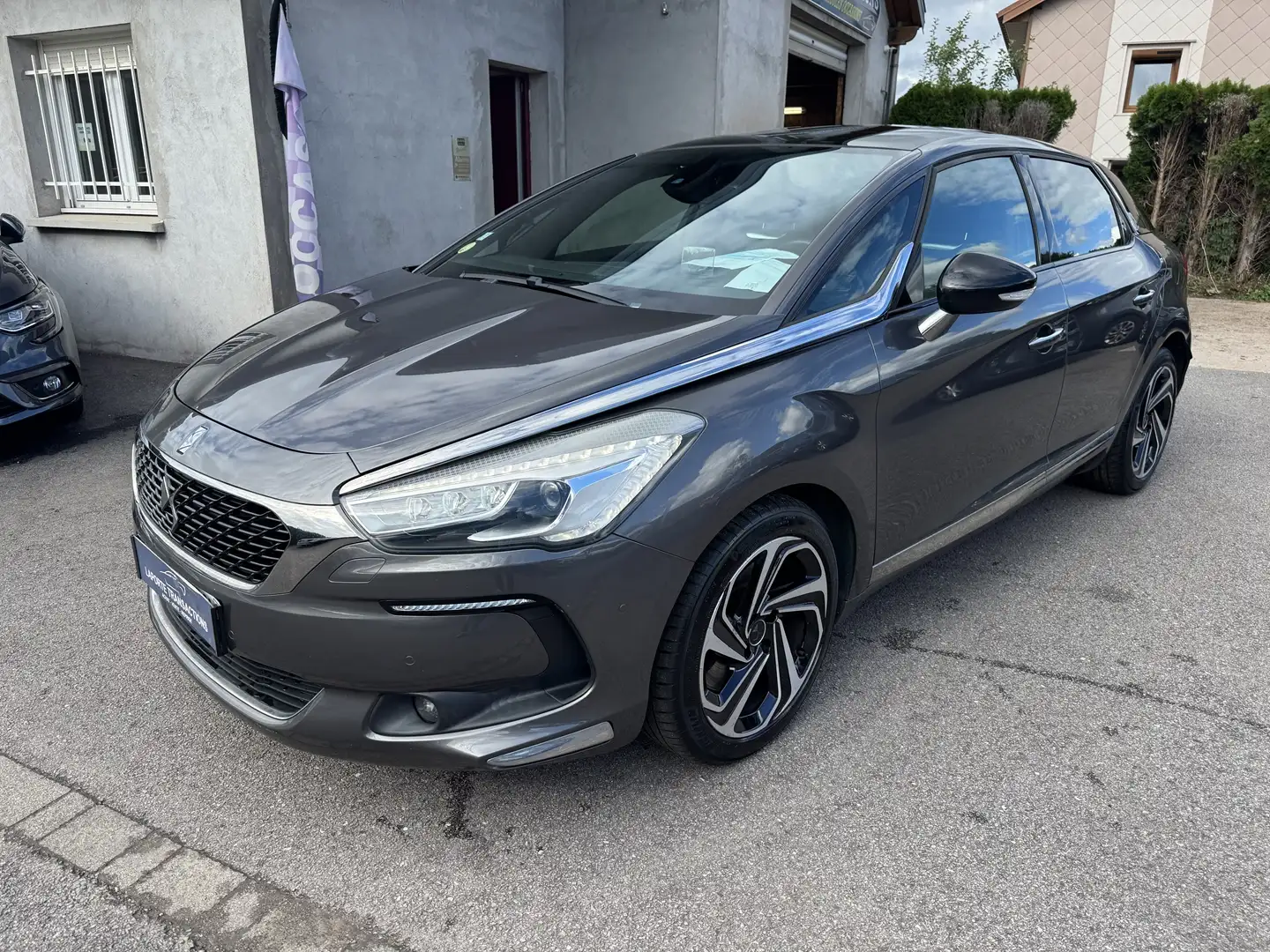 DS Automobiles DS 5 BLUEHDI 150CH SPORT CHIC S\u0026S 8CV Gris - 1
