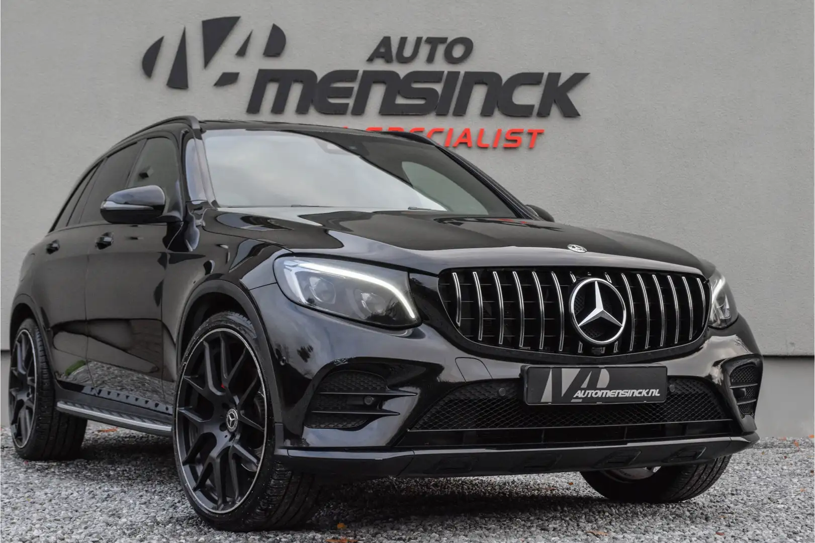 Mercedes-Benz GLC 250 4MATIC Premium Plus / AMG/ Cruise Control/ Trekhaa Zwart - 1