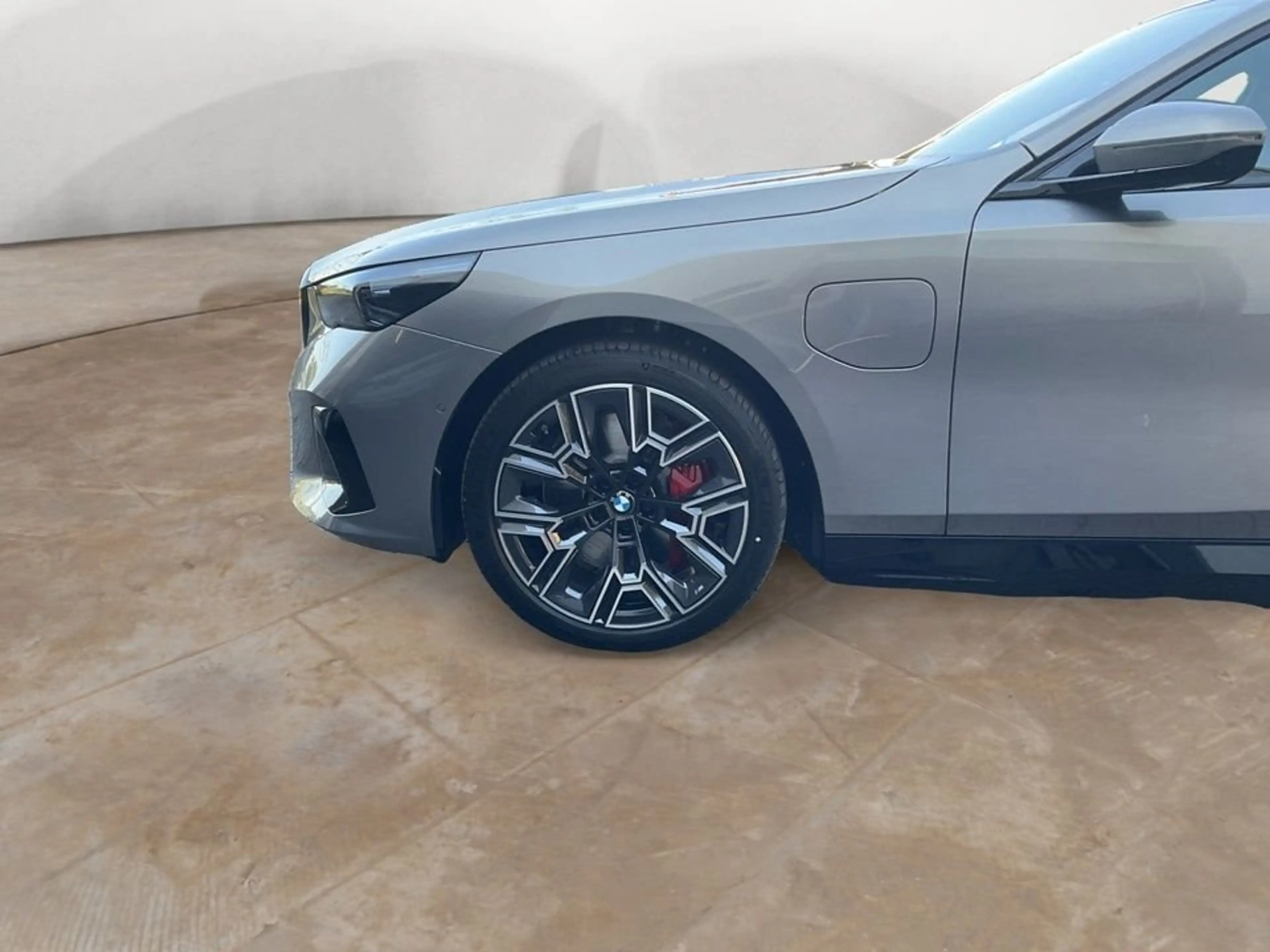 BMW 550 e xDrive Touring M Sportpaket UPE 102.400 EUR — photo 2