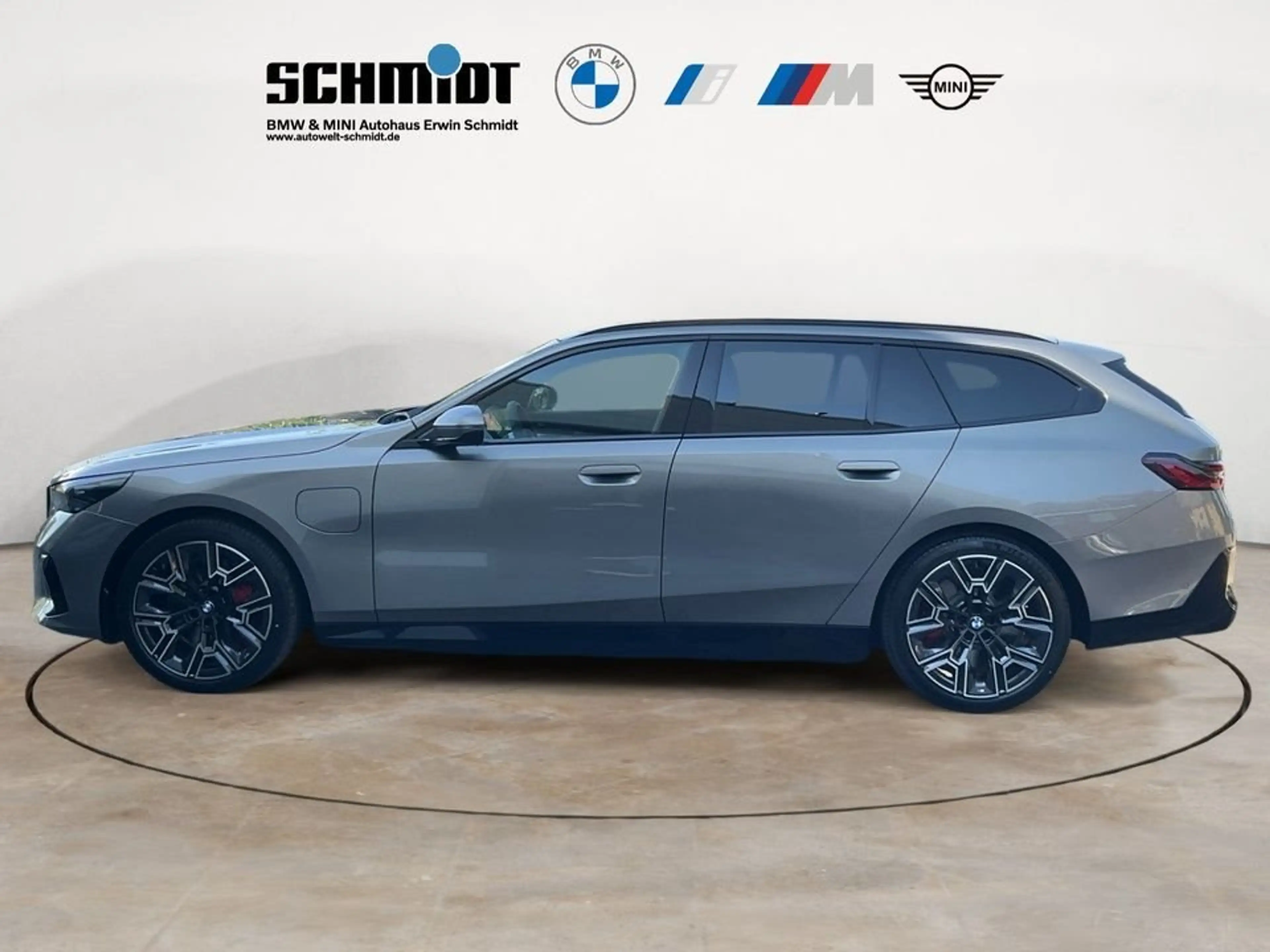 BMW 550 e xDrive Touring M Sportpaket UPE 102.400 EUR — photo 3