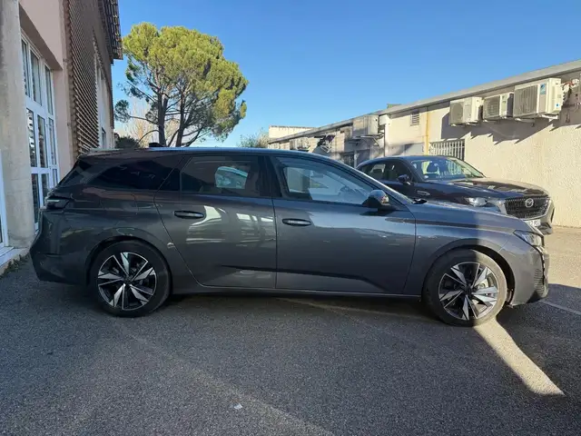 Peugeot 308 view 4