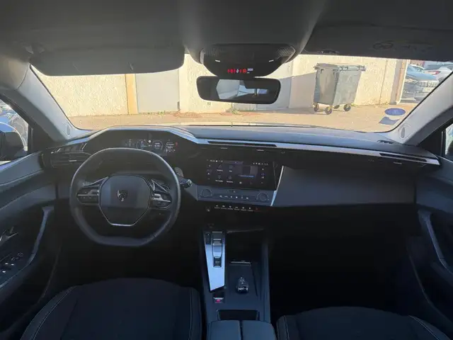 Peugeot 308 view 9
