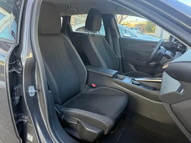 Peugeot 308 view 11