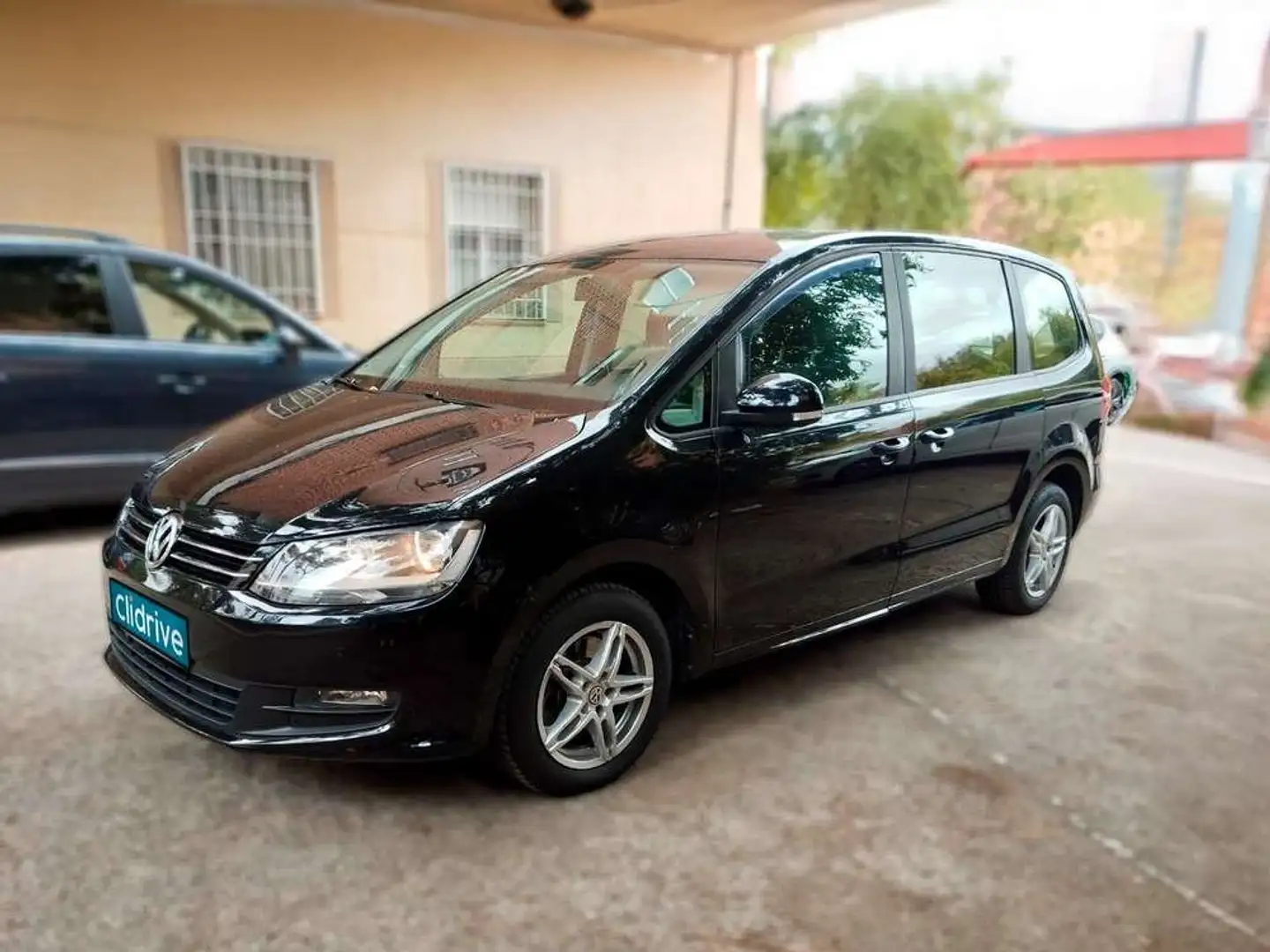 Volkswagen Sharan 2.0 TDI 140cv Travel BlueMotion Tech Negro - 2