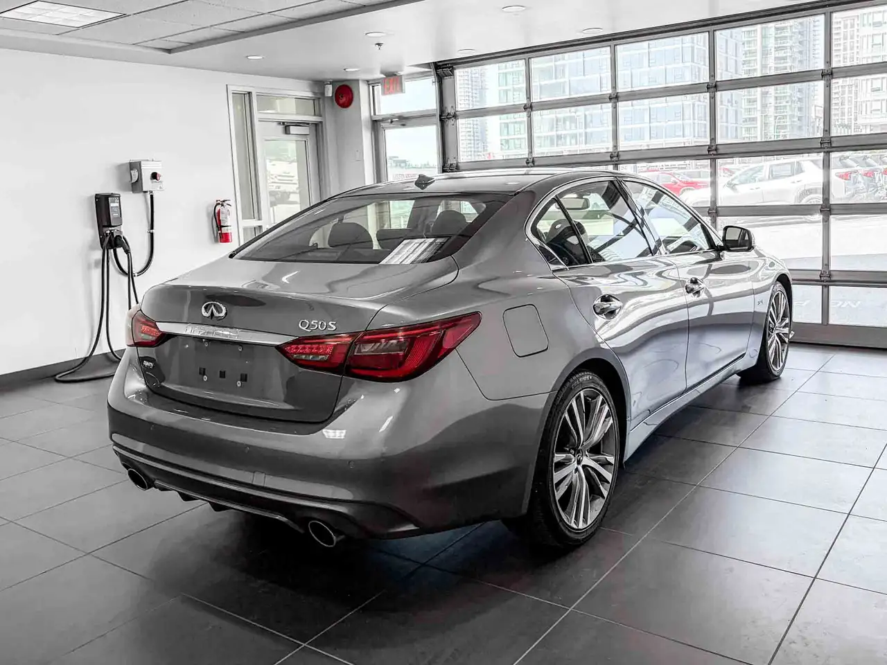 Infiniti Q50 снимка Infiniti Q50