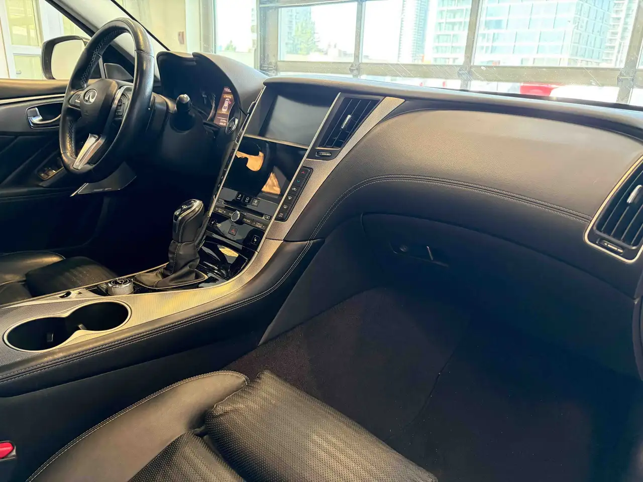 Infiniti Q50 снимка Infiniti Q50