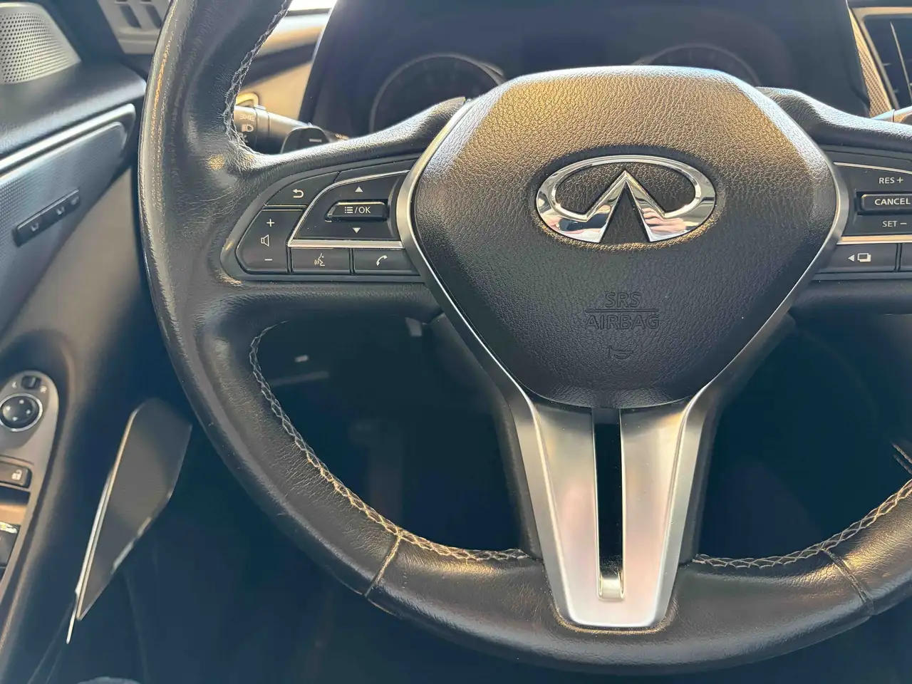 Infiniti Q50 снимка Infiniti Q50