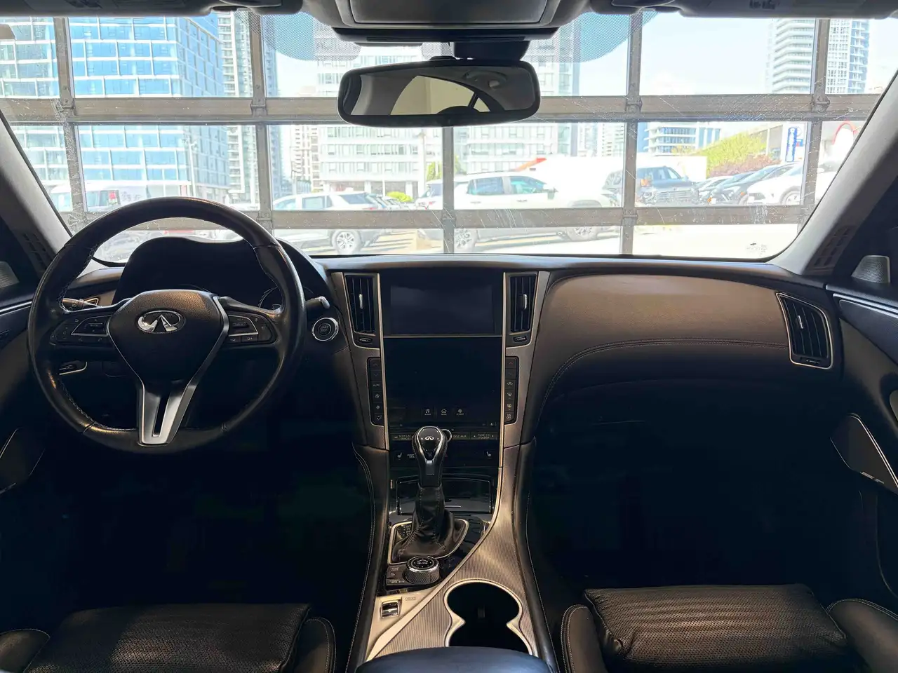 Infiniti Q50 снимка Infiniti Q50