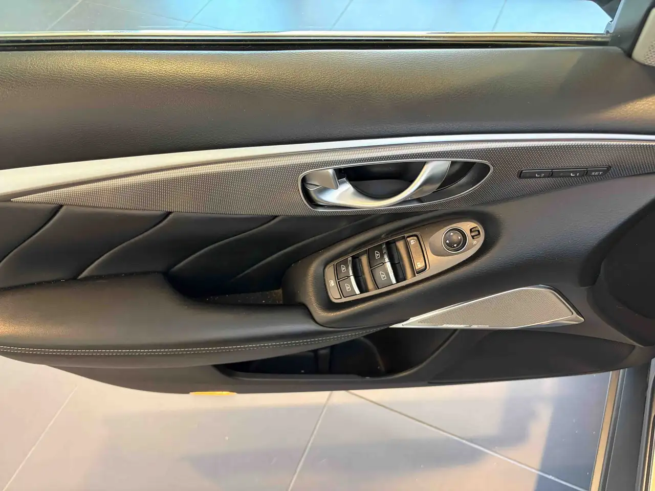 Infiniti Q50 снимка Infiniti Q50