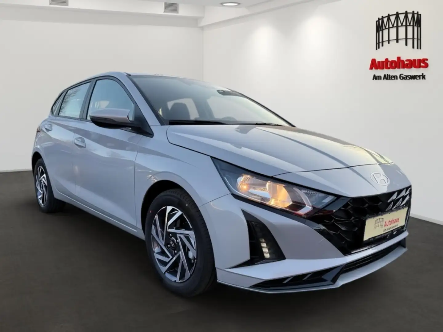 Hyundai i20 AUTOMAT+NAVI+APPLE/ANDROID+SITZHZG+LENKRADHZG+KAME Grijs - 2