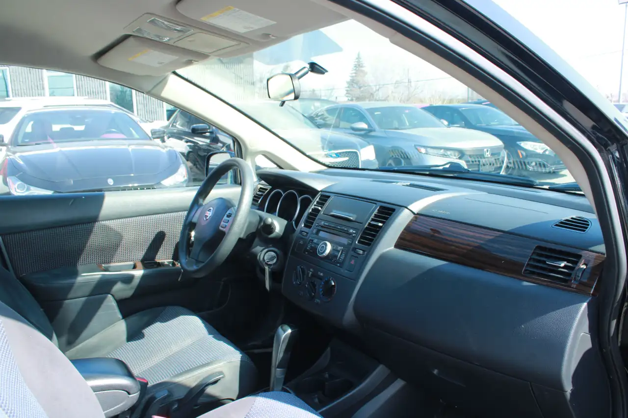 Nissan Versa снимка Nissan Versa
