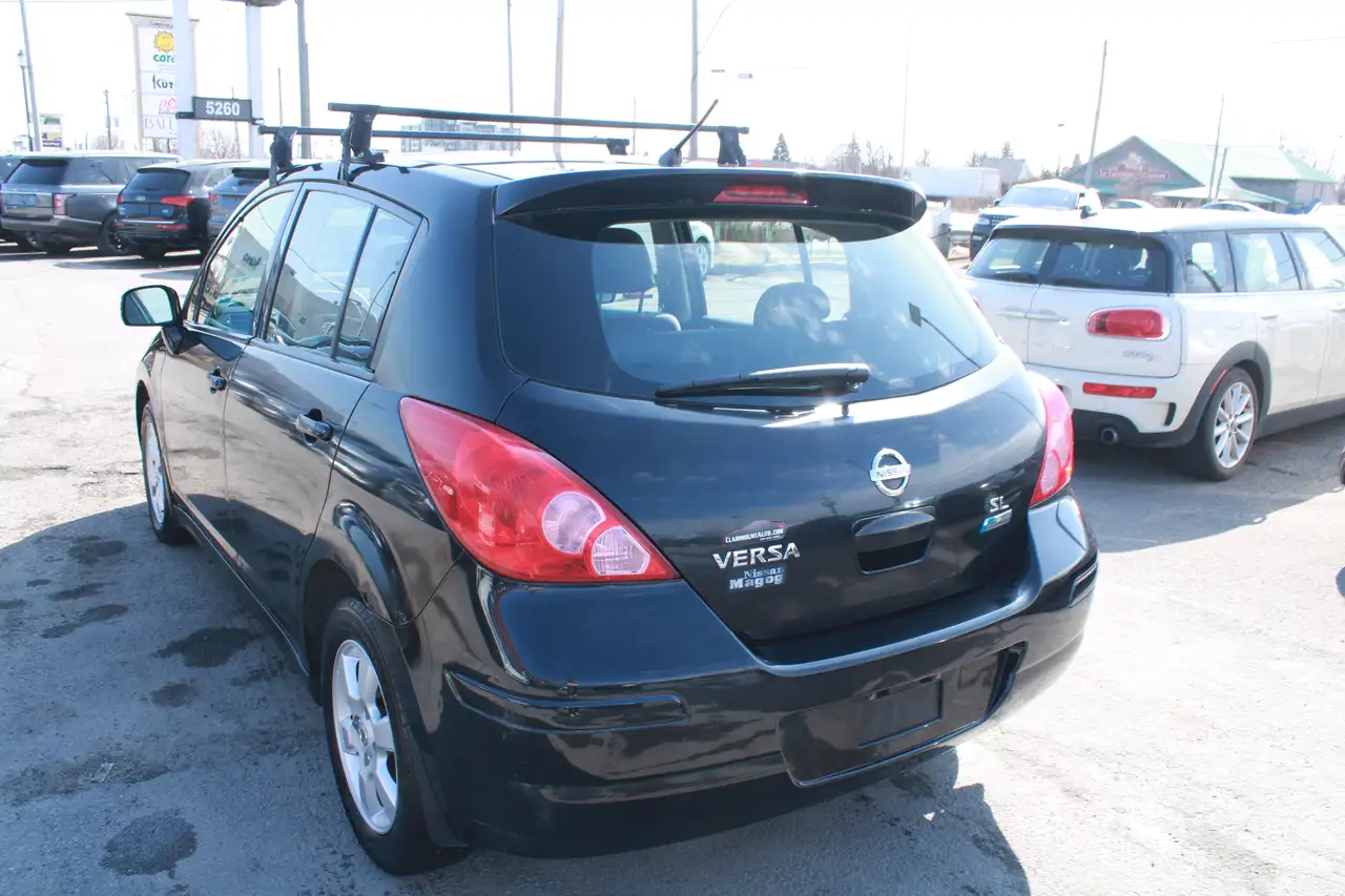Nissan Versa снимка Nissan Versa