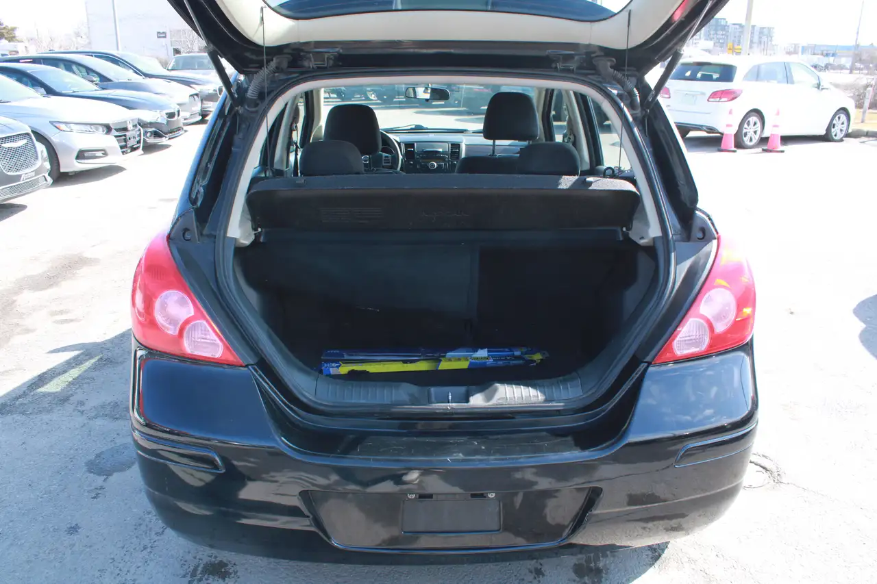 Nissan Versa снимка Nissan Versa