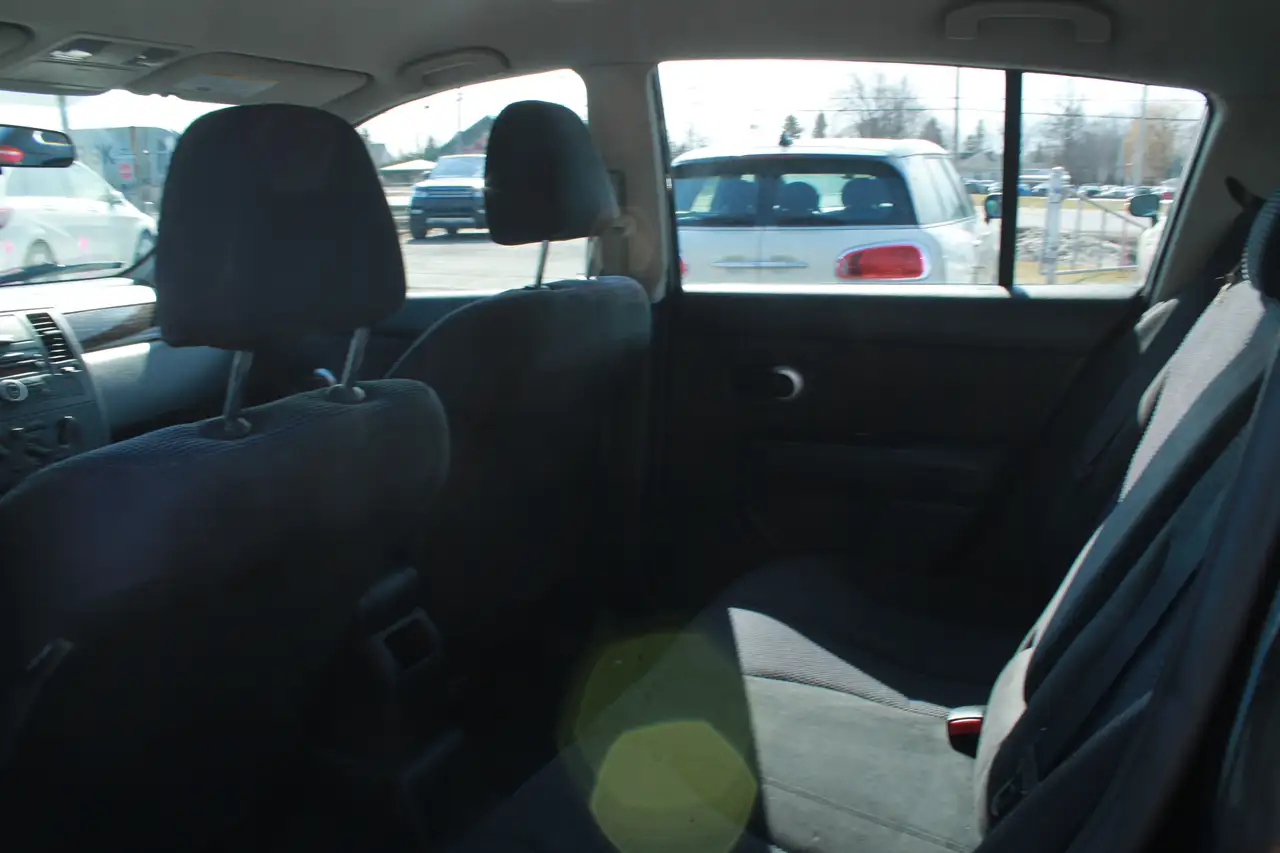 Nissan Versa снимка Nissan Versa
