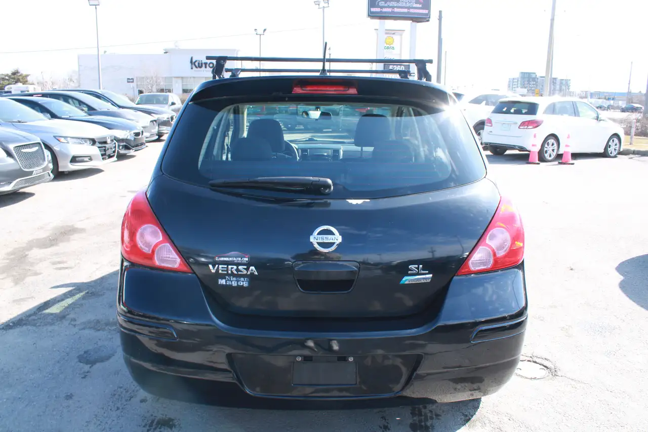 Nissan Versa снимка Nissan Versa