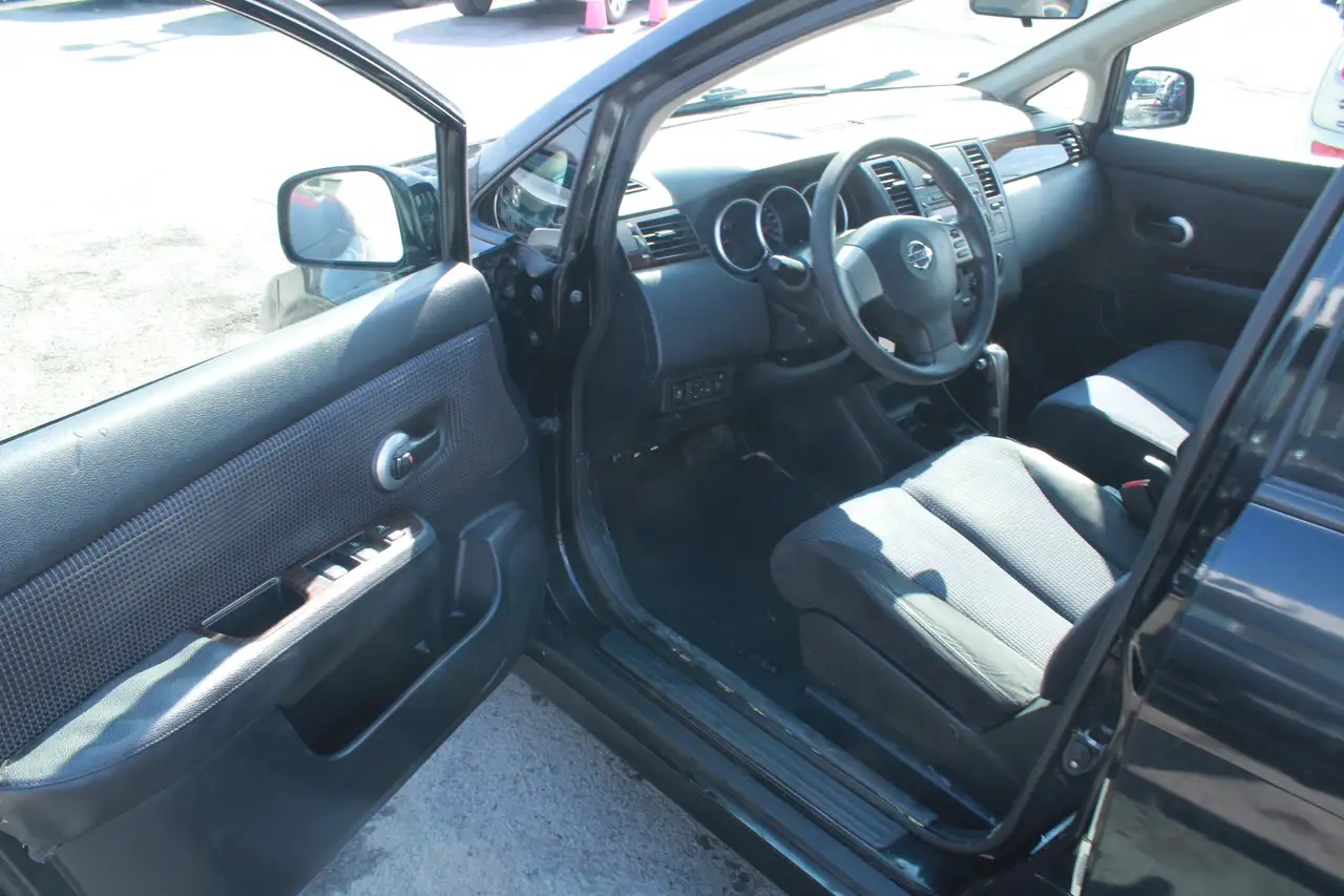 Nissan Versa снимка Nissan Versa