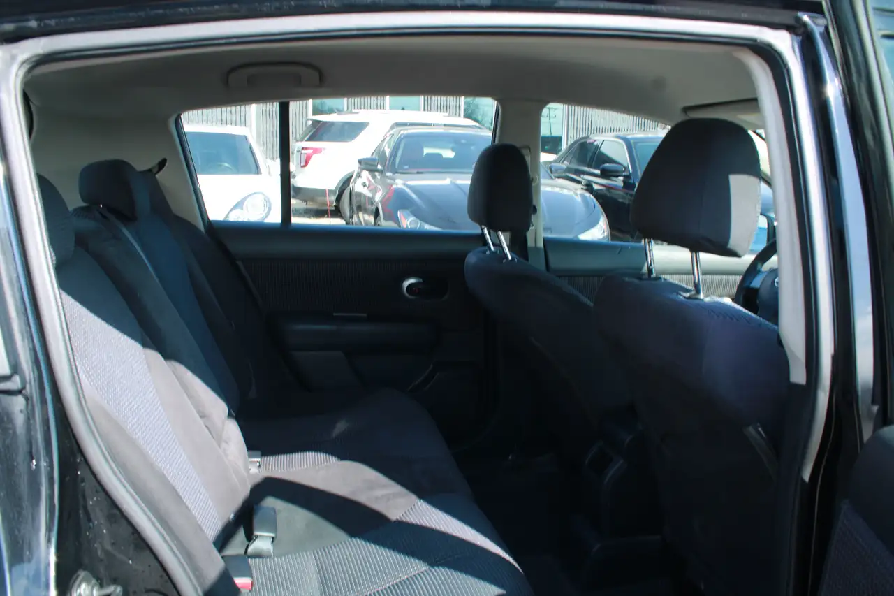 Nissan Versa снимка Nissan Versa