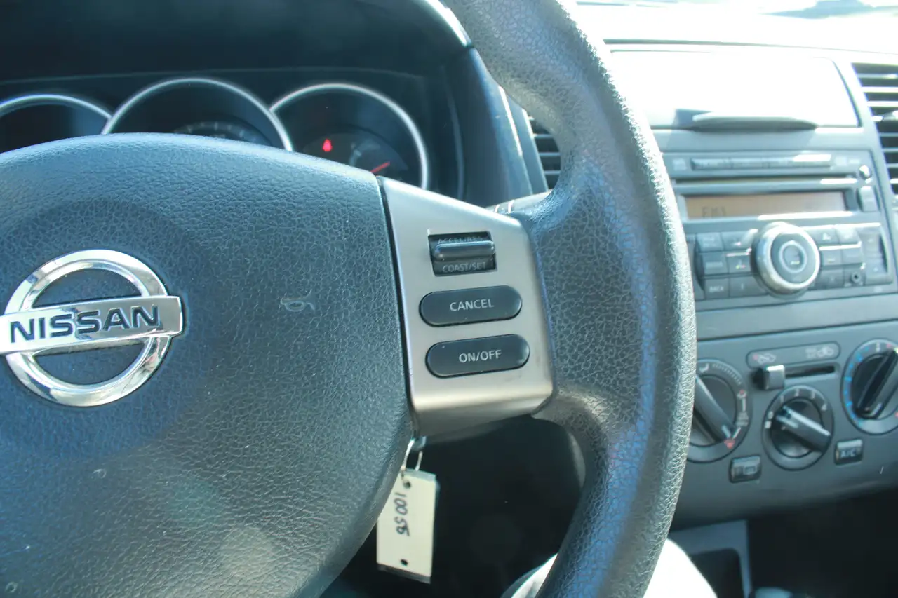 Nissan Versa снимка Nissan Versa