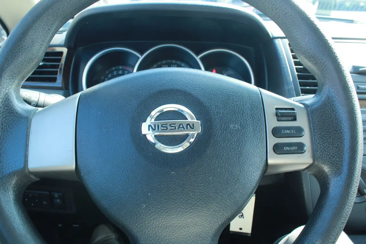 Nissan Versa снимка Nissan Versa